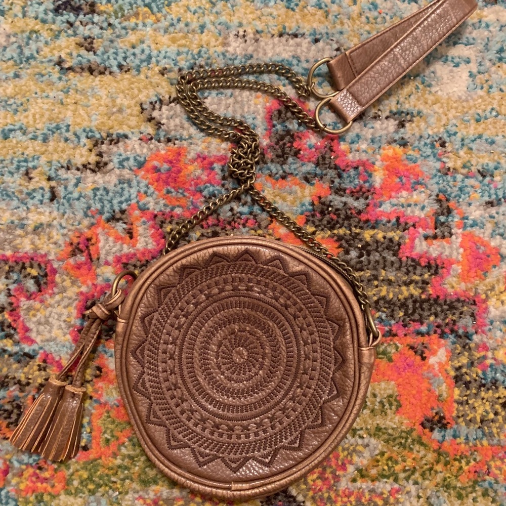 Francesca’s Circular Cross Body Bag